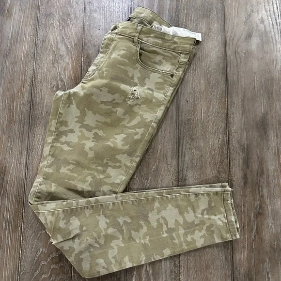 Zara Olive Denim Pants - Picture 2 of 13